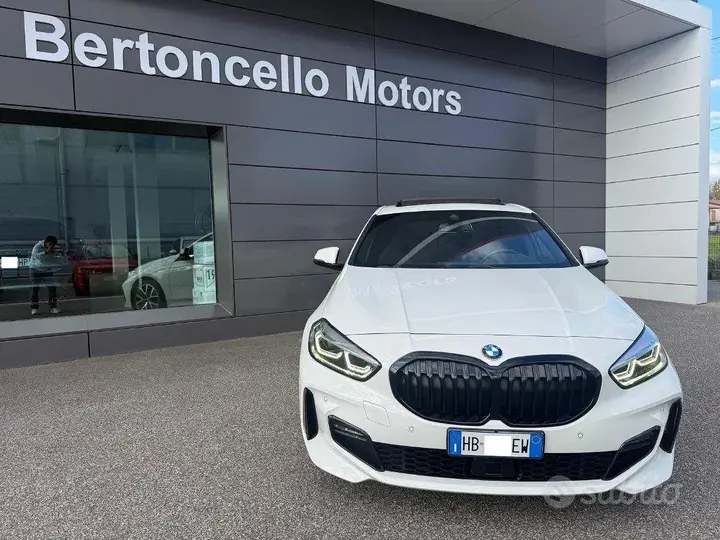 BMW 118I 2024 photo 2