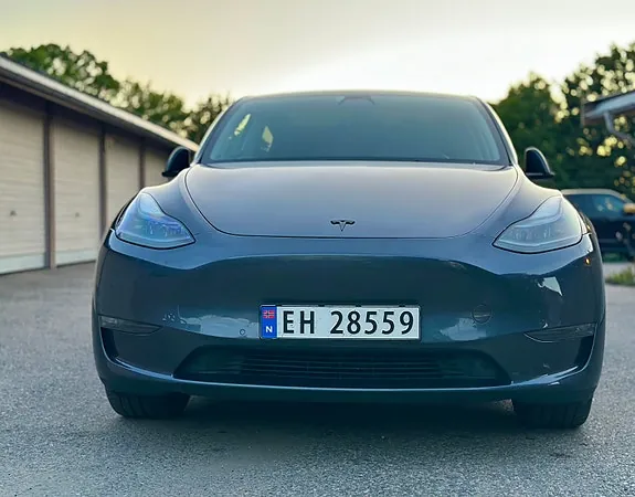 Tesla Model Y 2021 photo 2
