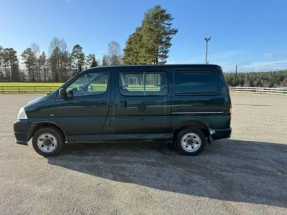 Toyota Hiace 2009 photo 3
