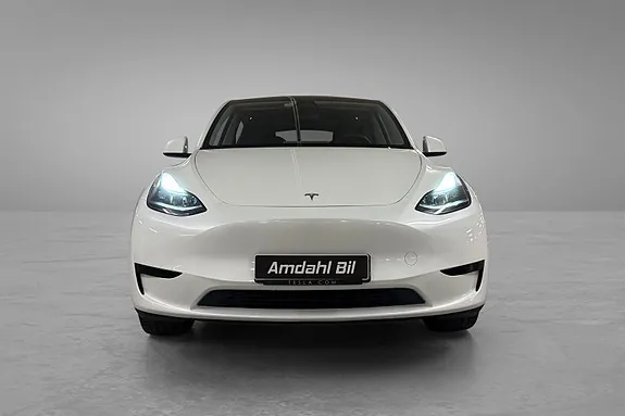 Tesla Model Y 2025 photo 2