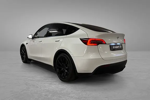 Tesla Model Y 2025 photo 5