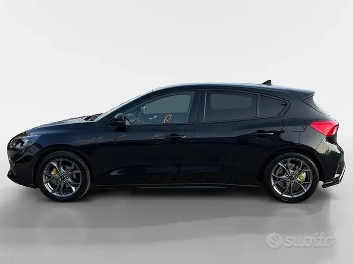 Ford Focus 2022 photo 2