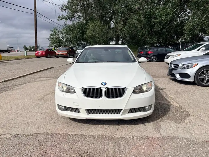 BMW 3 Series 2009 photo 2