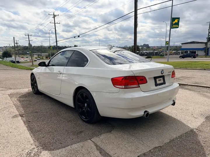 BMW 3 Series 2009 photo 4