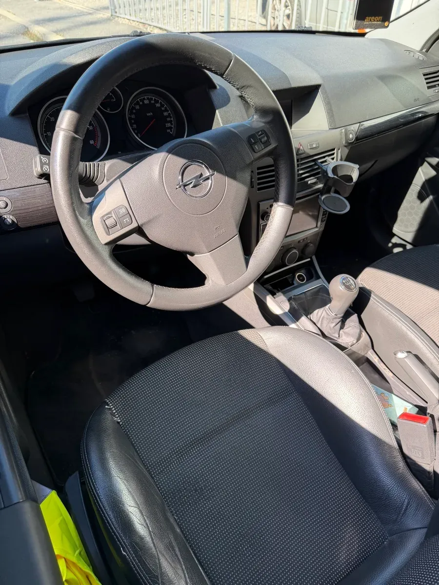 Opel Astra 2005 photo 2