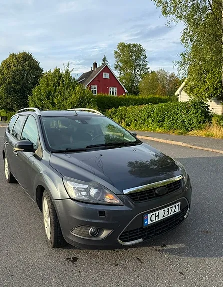 Ford Focus 2010 photo 2