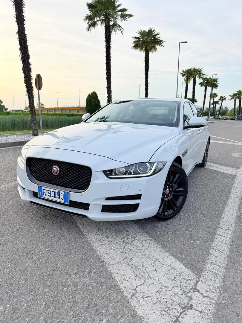 Jaguar Xf 2017 photo 2