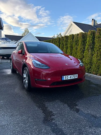 Tesla Model Y 2021 photo 2