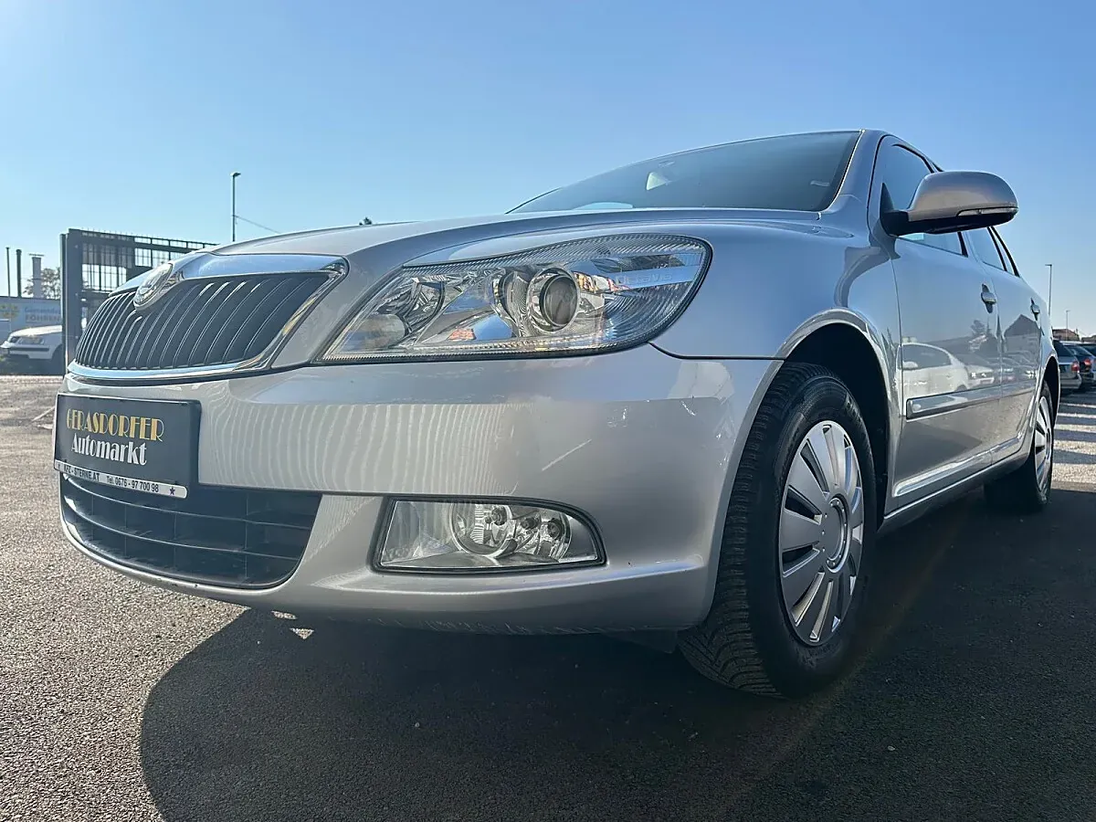 Skoda Octavia 2010 photo 2