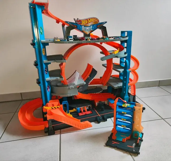 Hot Wheels City Ultimative Garage Mit Hai-Angriff