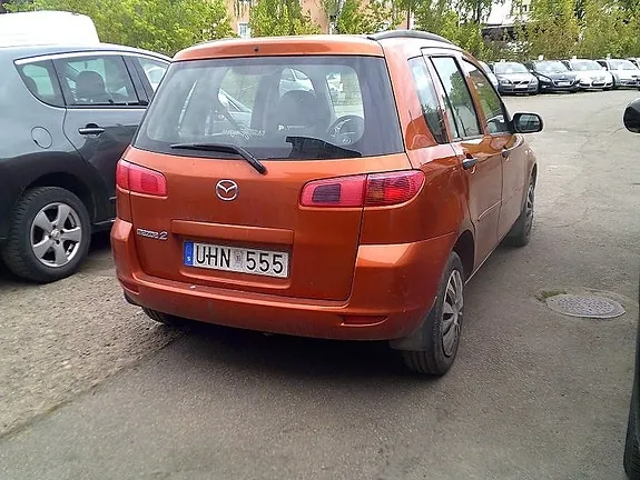 Mazda 2 2004 photo 2