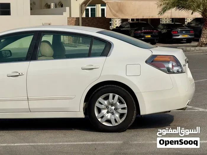 Nissan Altima 2012 photo 2