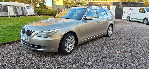 BMW 523I