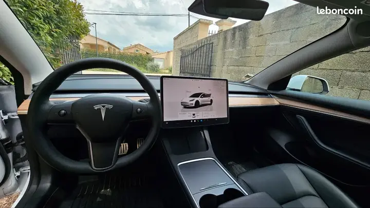 Tesla Model 3 2022 photo 3