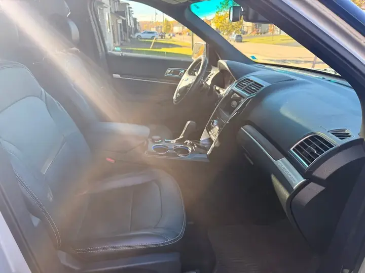 Ford Explorer 2017 photo 4