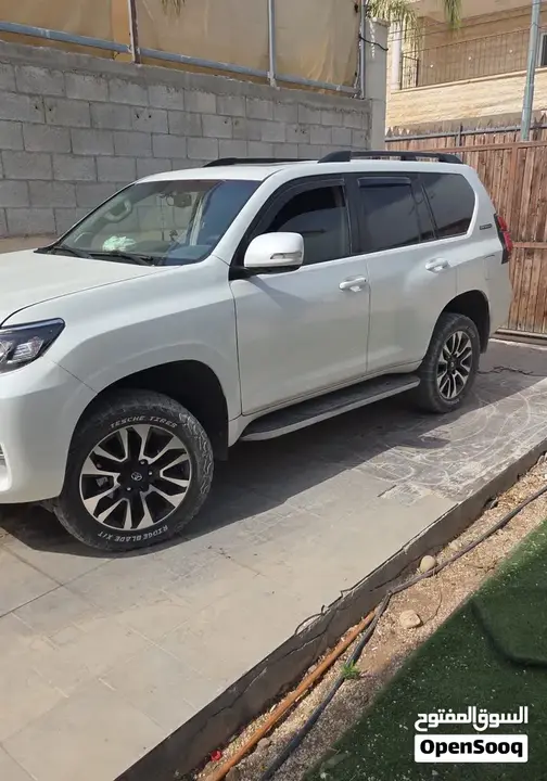 Toyota Land Cruiser 2010 photo 4