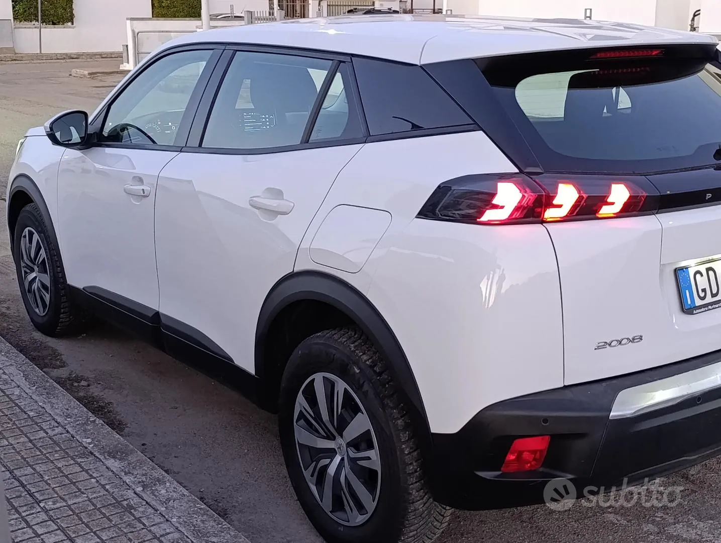 Peugeot 2008 2020 photo 4