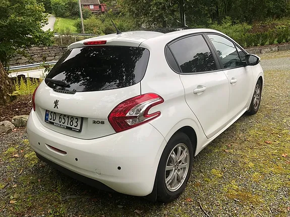 Peugeot 208 2013 photo 3