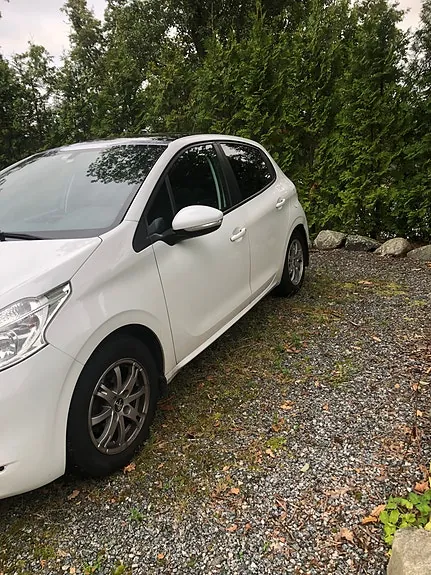Peugeot 208 2013 photo 4