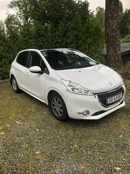 Peugeot 208 2013 photo 2