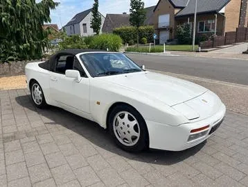 Porsche 944