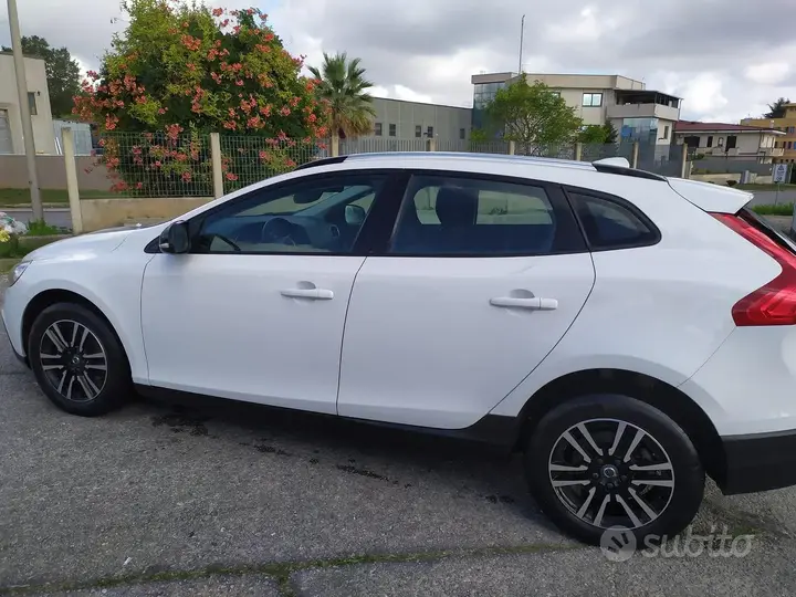 Volvo V40 2017 photo 2