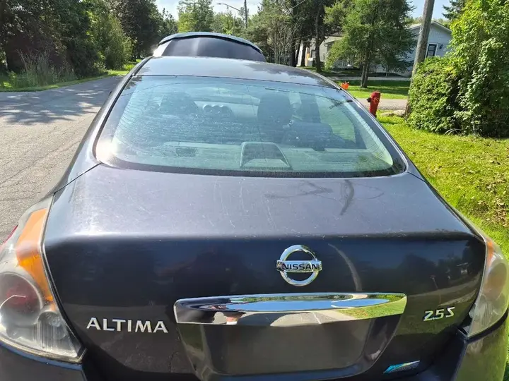 Nissan Altima 2012 photo 2