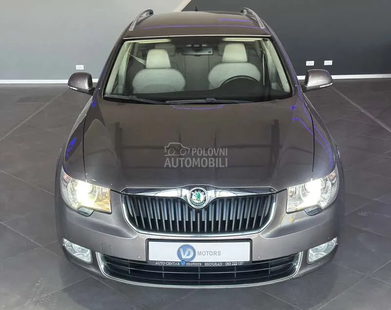 Skoda Superb 2010 photo 5