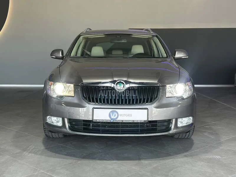 Skoda Superb 2010 photo 2