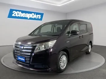 Toyota Noah 2015 photo 2