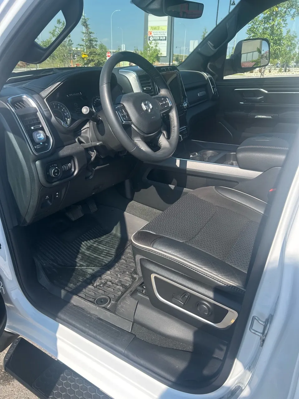 Dodge Ram 1500 Laramie 2024 photo 5