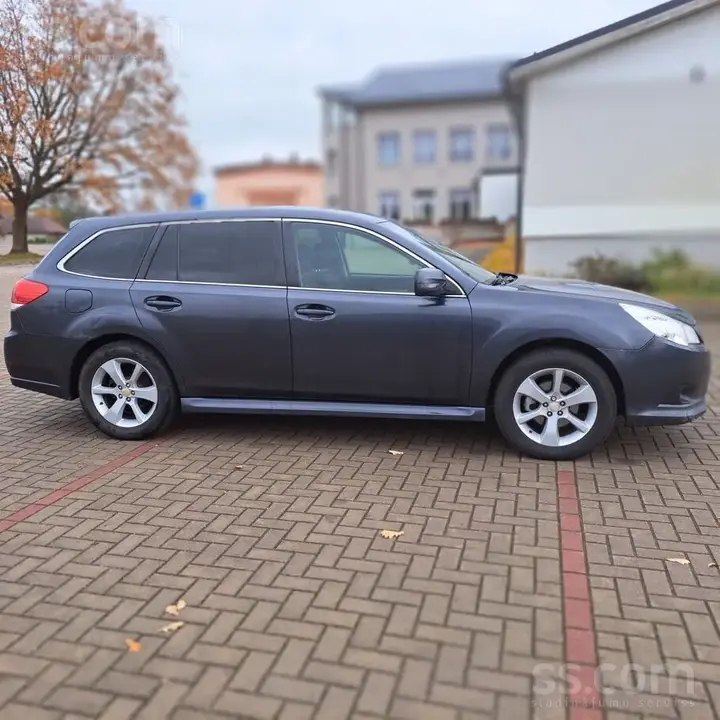 Subaru Legacy 2010 photo 3