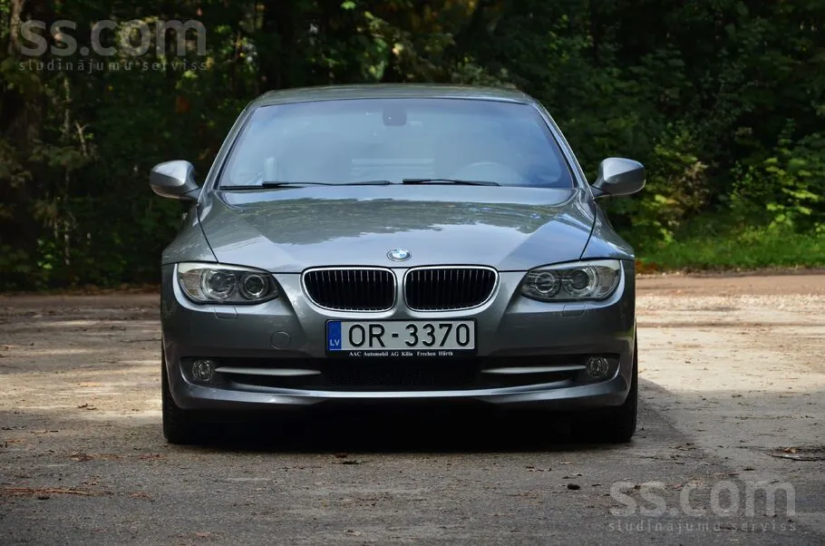 BMW 320 Cabrio 2010 photo 2