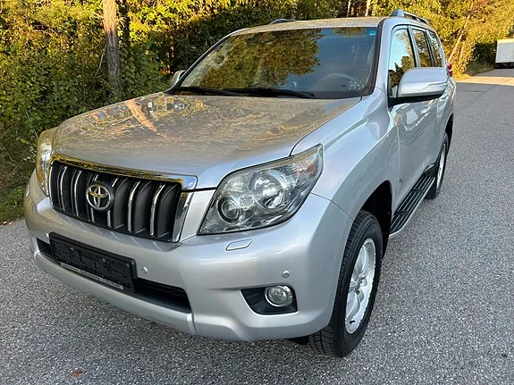Toyota Land Cruiser 2011 photo 2