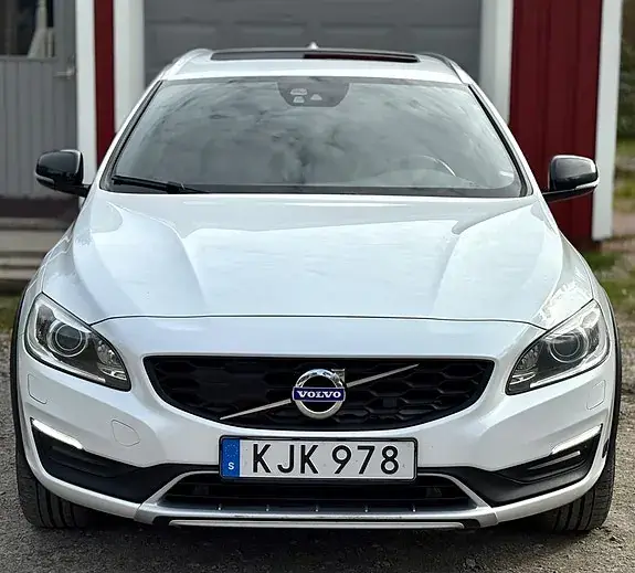 Volvo V60 Cross Country 2016 photo 2