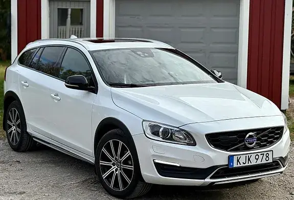 Volvo V60 Cross Country 2016 photo 3