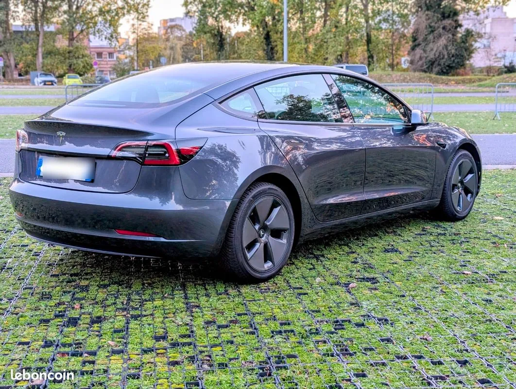 Tesla Model 3 2023 photo 4