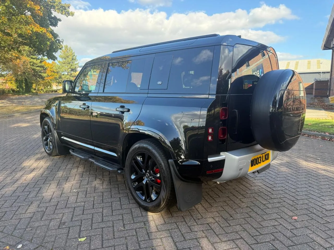 Land Rover Defender 110 2024 photo 2