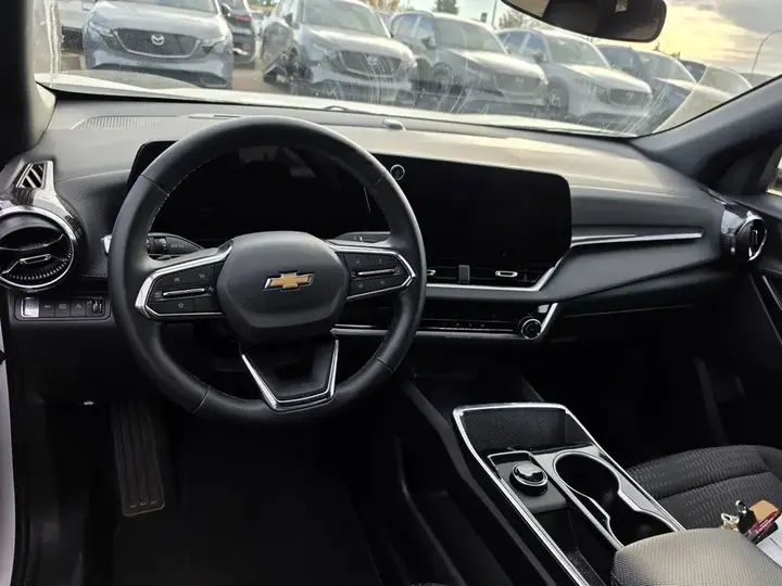 Chevrolet Equinox 2026 photo 3