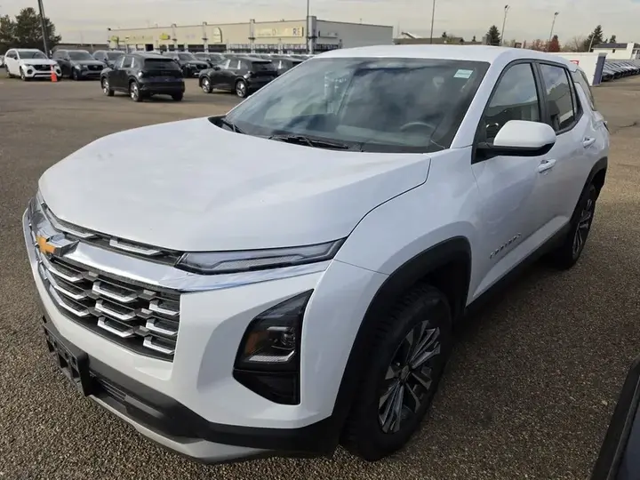 Chevrolet Equinox 2026 photo 2