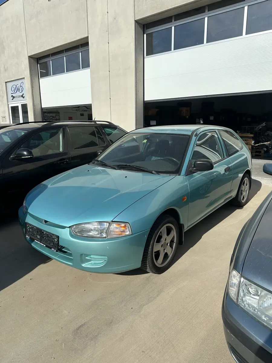 Mitsubishi Colt 1997 photo 2