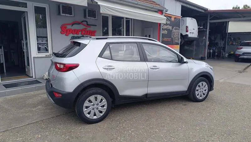 Kia Stonic 2023 photo 2