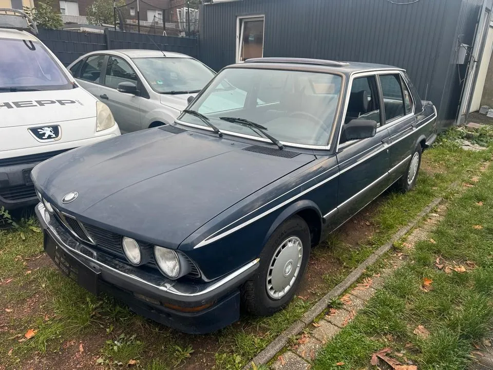 BMW 520I