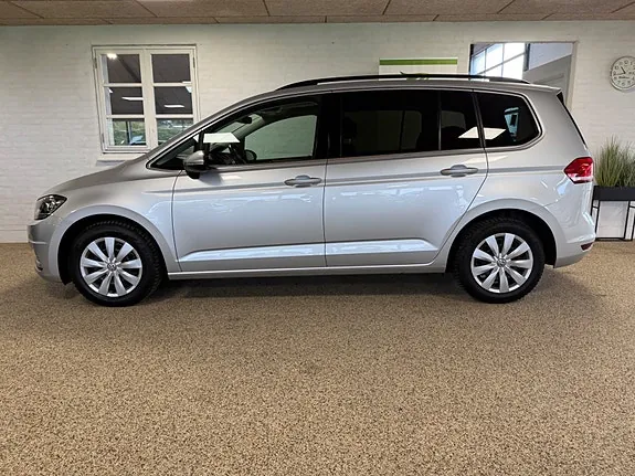 Volkswagen Touran 2018 photo 2
