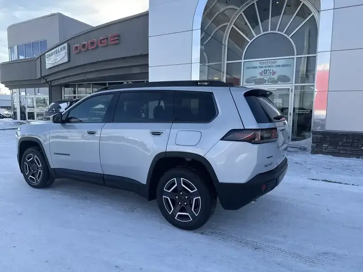 Jeep Cherokee 2026 photo 2