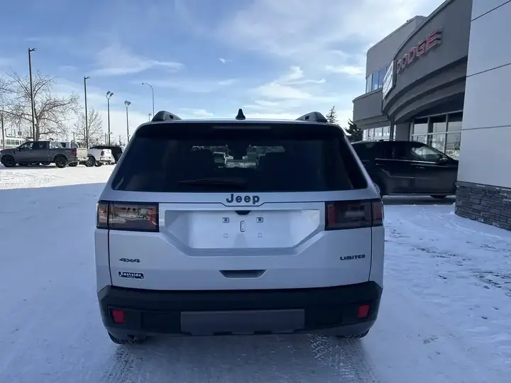 Jeep Cherokee 2026 photo 3