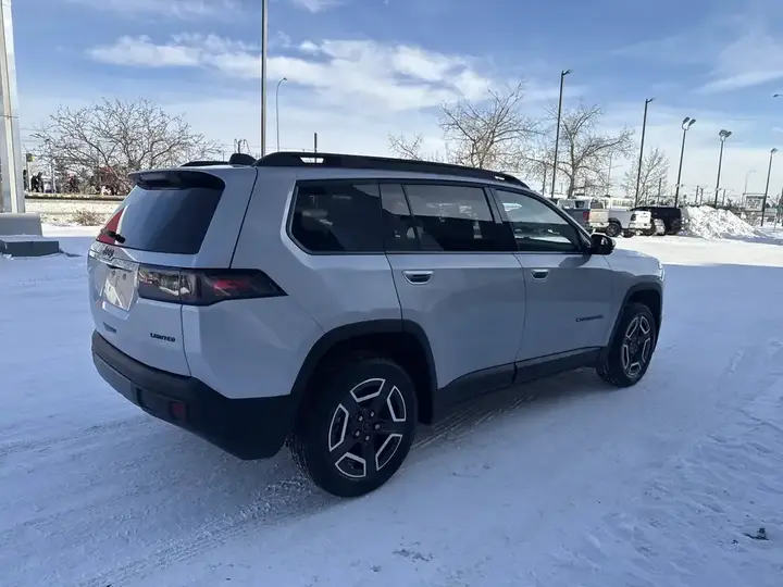 Jeep Cherokee 2026 photo 4
