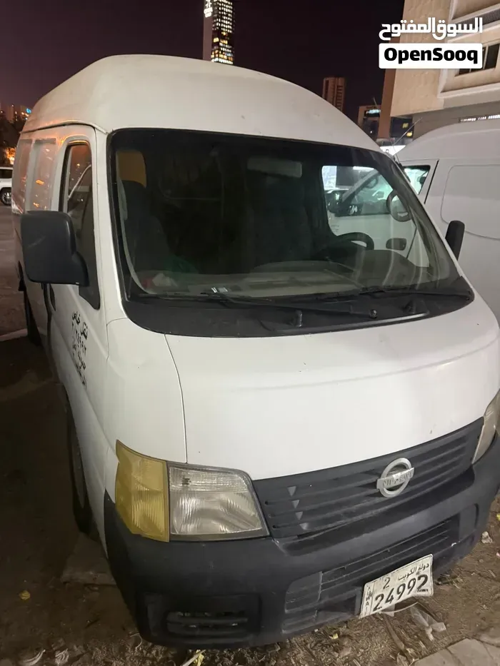 Nissan Urvan 2010 photo 2