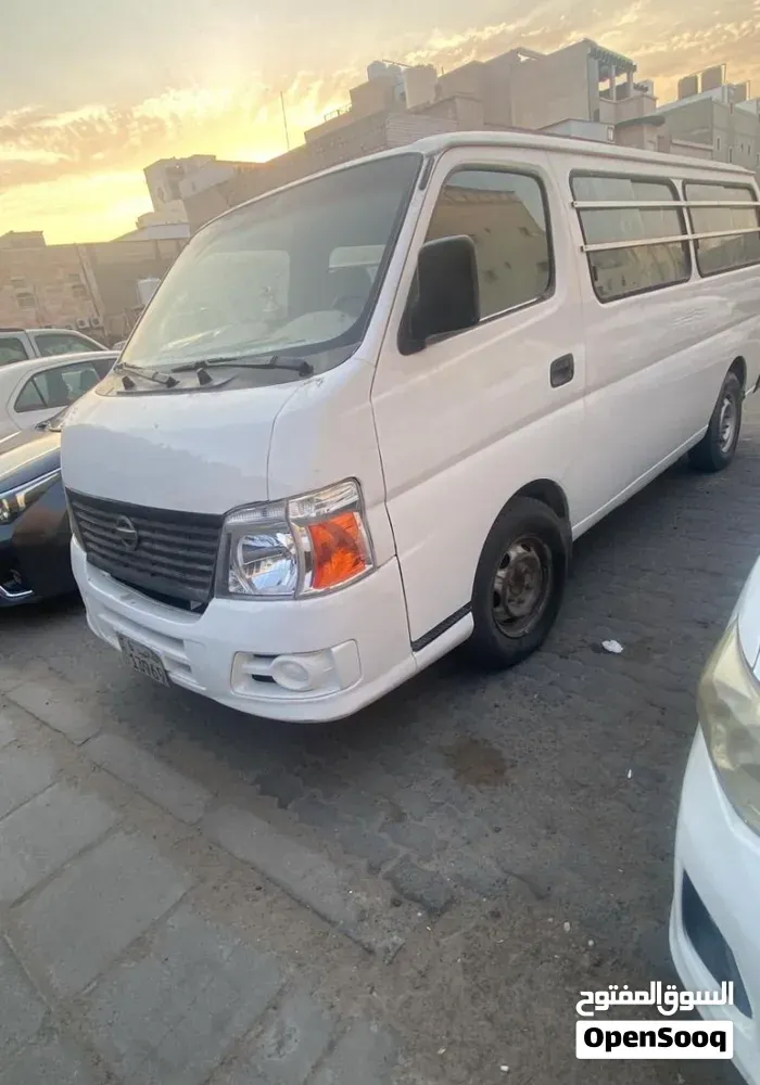 Nissan Urvan 2010 photo 5