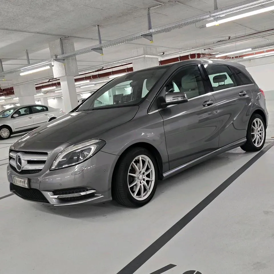 Mercedes-Benz B 180